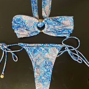 Hi! I am selling a kulani kinis bathing suit. This is in a size medium!